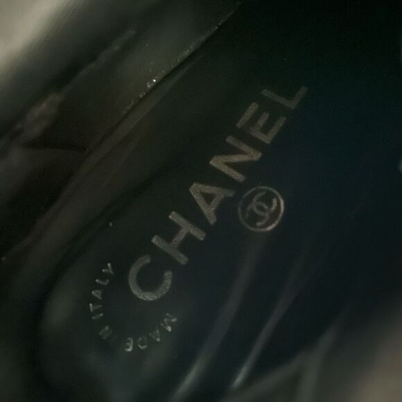 Chanel Black Lambskin Knee-High Boots 2010 Cap Toe Patent Leather CC Logo EU 37 - Picture 7 of 8